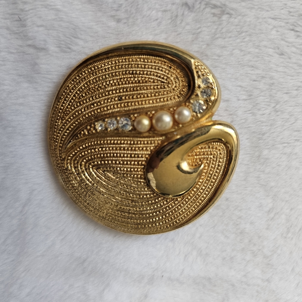 Womens Venue usa brooch